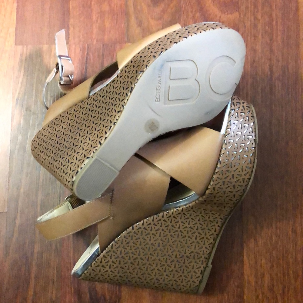 BCBG Paris nude silver wedges 7.5 - Picture 4 of 4